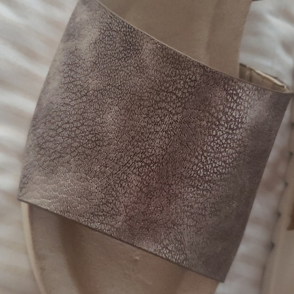 Shoes - Picture 3 of 4